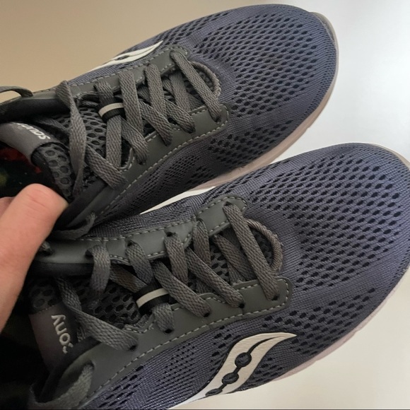 Women’s Saucony Running Shoes lightweight mesh grey and white retro style - Picture 8 of 12